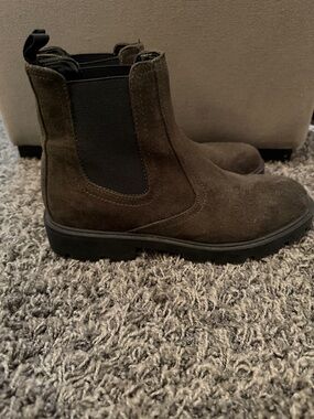 Suede Chelsea Boots in Dark Olive